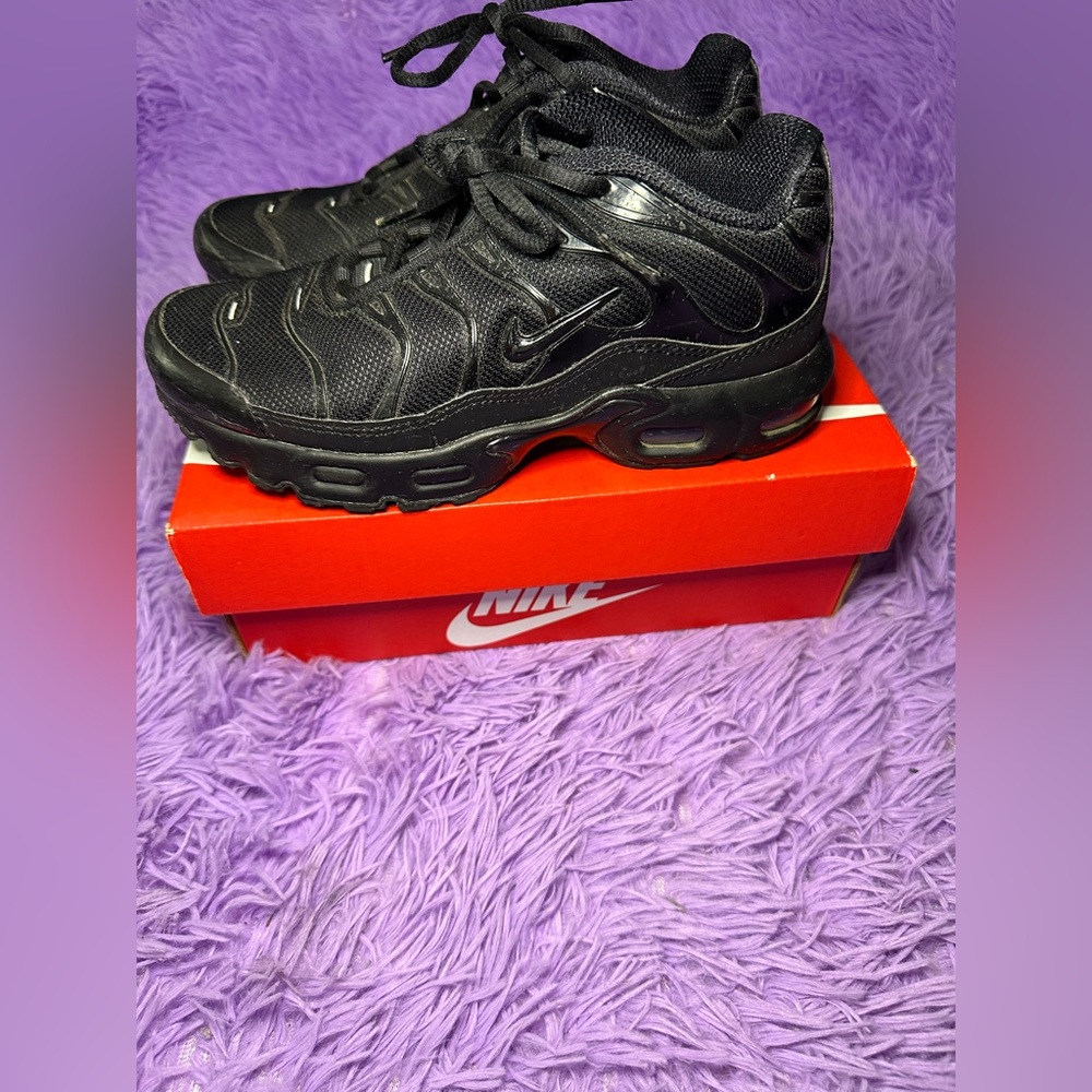 Black Nike Air Max Plus kids (boy) size 3.